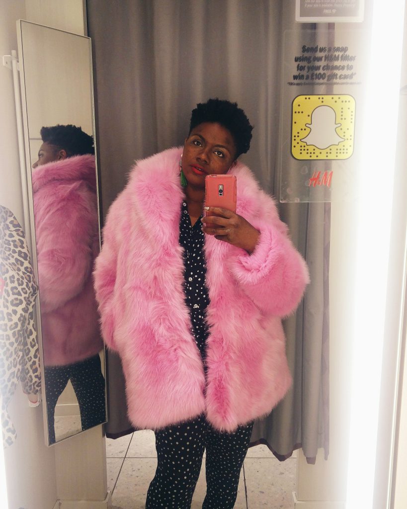 MAMA WANTS THAT SUPERFLY H&M FAUX FUR JACKET | Mums That Slay